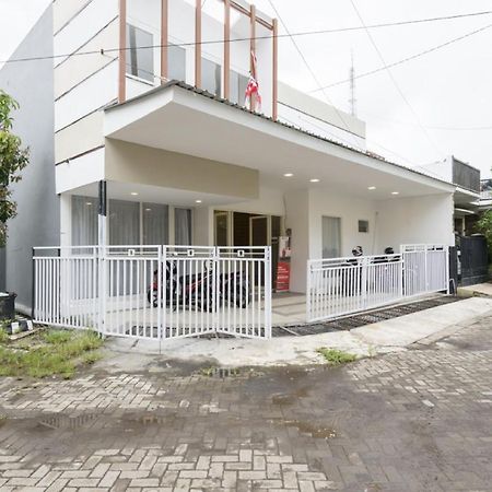 Reddoorz Syariah @ Griya Shanta Malang Kültér fotó